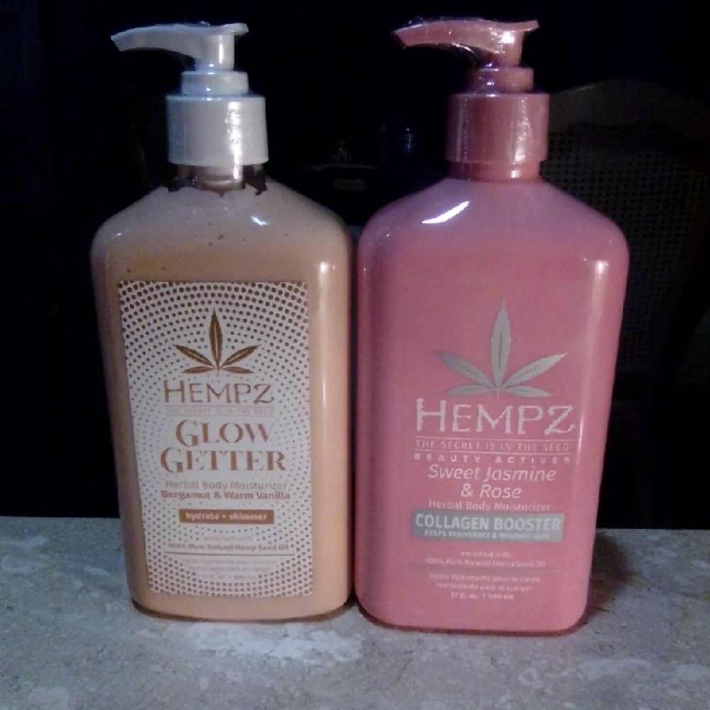 Hempz Glow Getter Beige & Sweet Jasmine Rose Pink Moisturizers
